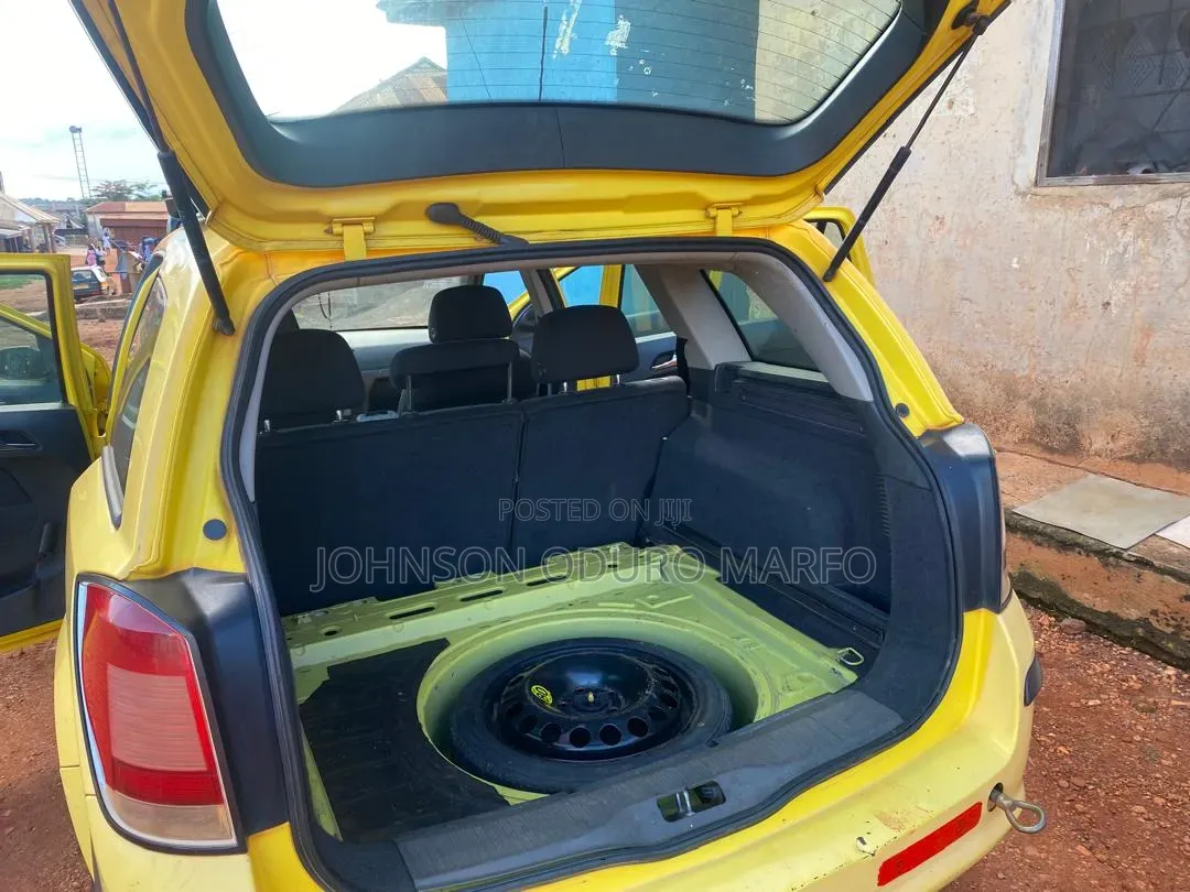 Opel Astra 2006 Yellow