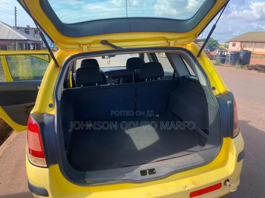 Opel Astra 2006 Yellow