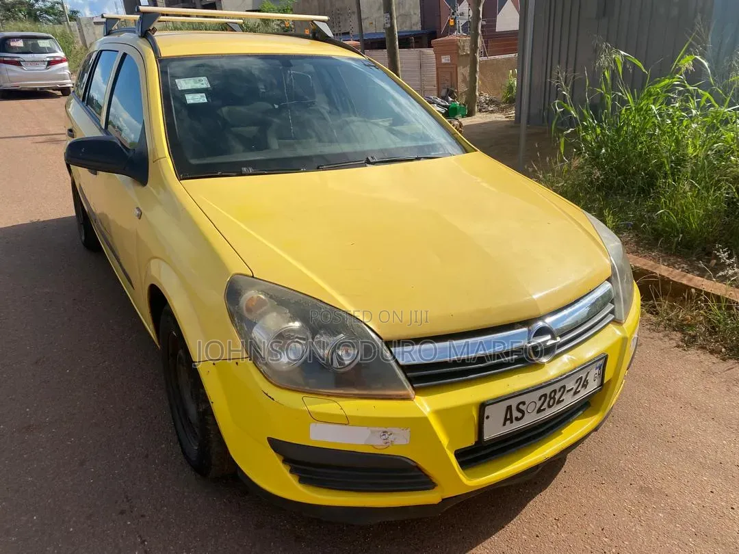 Opel Astra 2006 Yellow