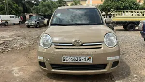 Toyota Sienta 1.5 AWD 2012 Ivory
