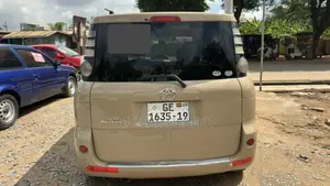 Toyota Sienta 1.5 AWD 2012 Ivory