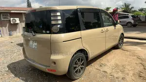 Toyota Sienta 1.5 AWD 2012 Ivory