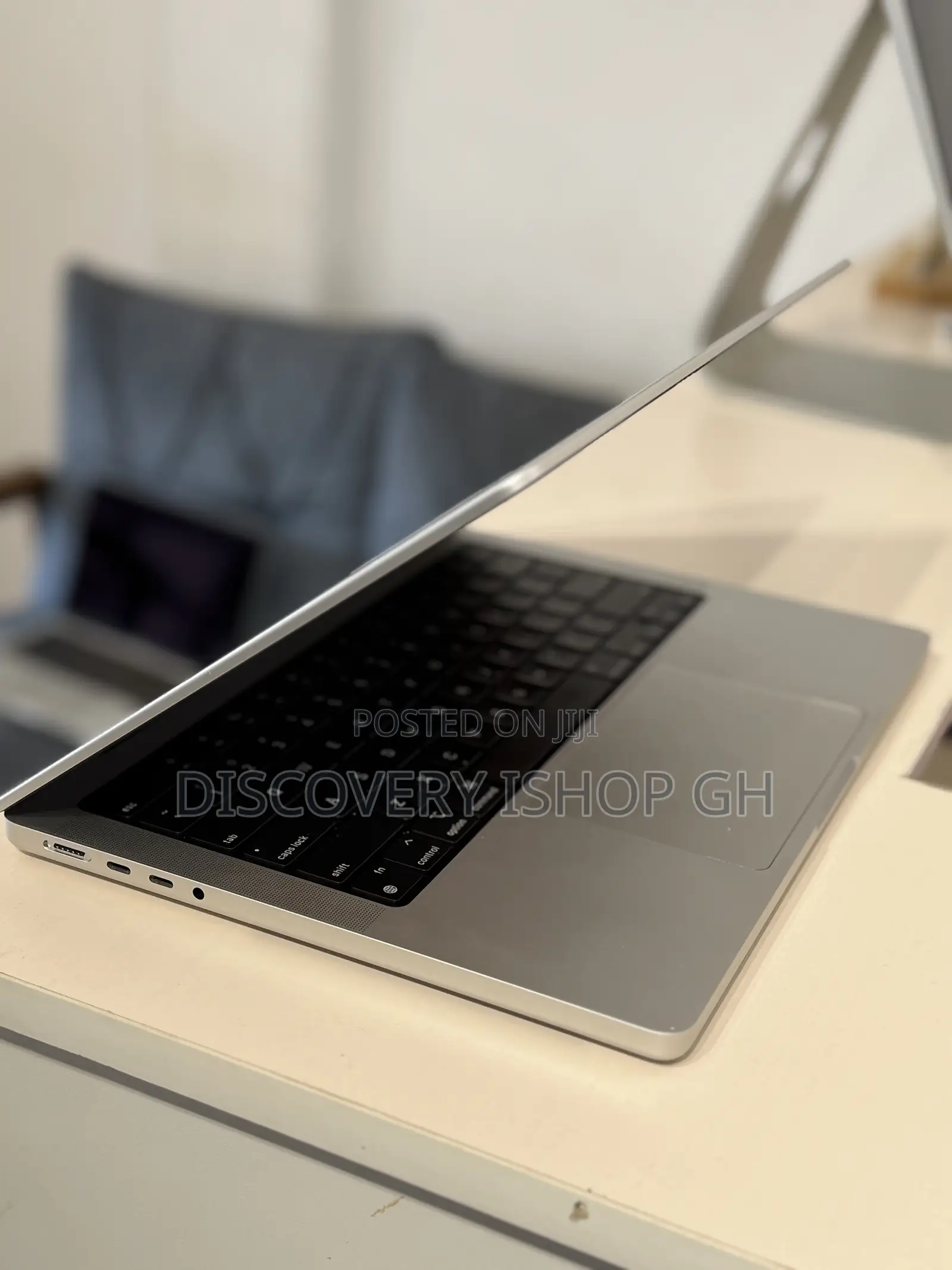 Laptop Apple MacBook Pro 2021 M1 16GB Apple M1 Pro SSD 512GB