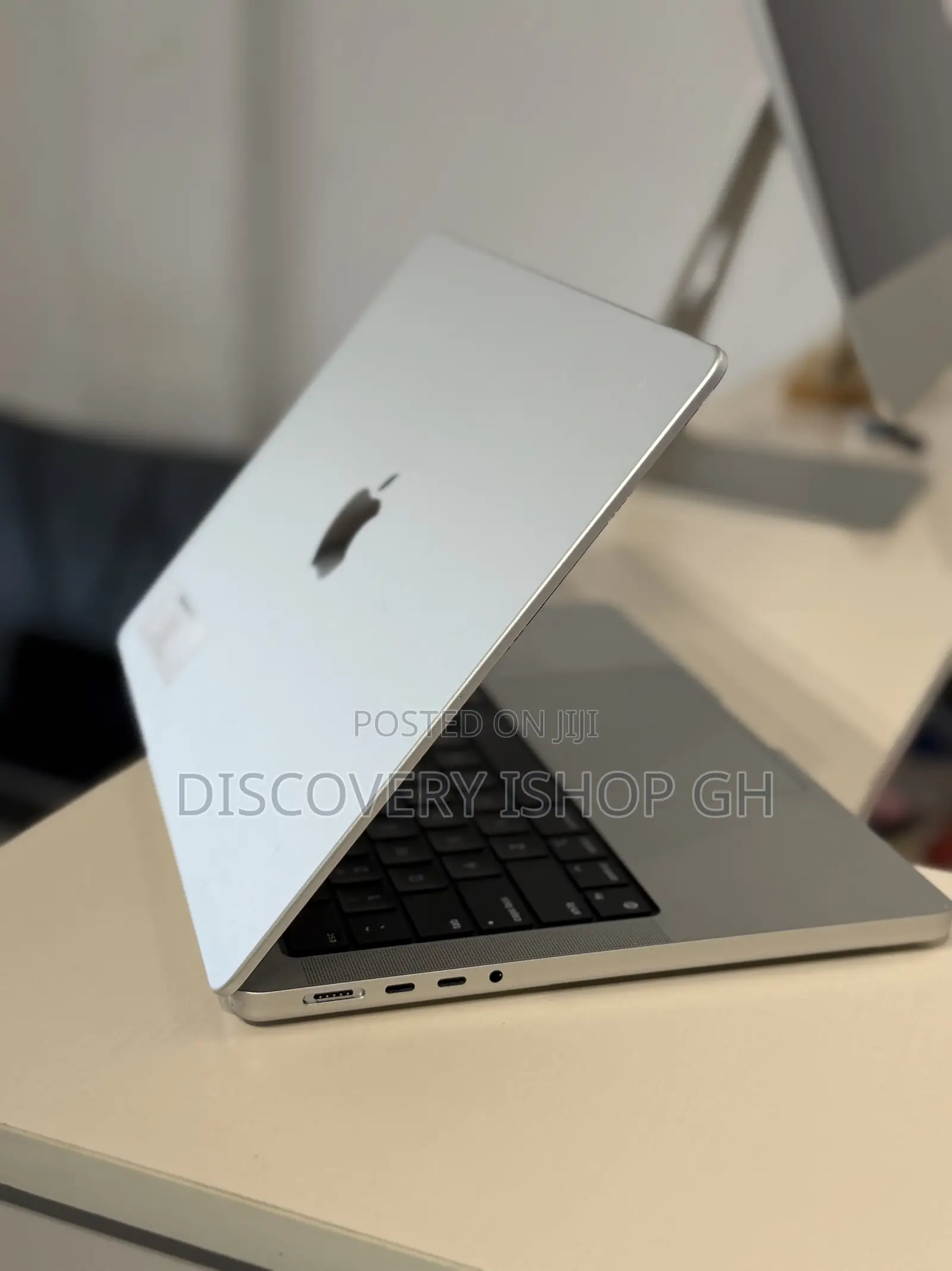 Laptop Apple MacBook Pro 2021 M1 16GB Apple M1 Pro SSD 512GB