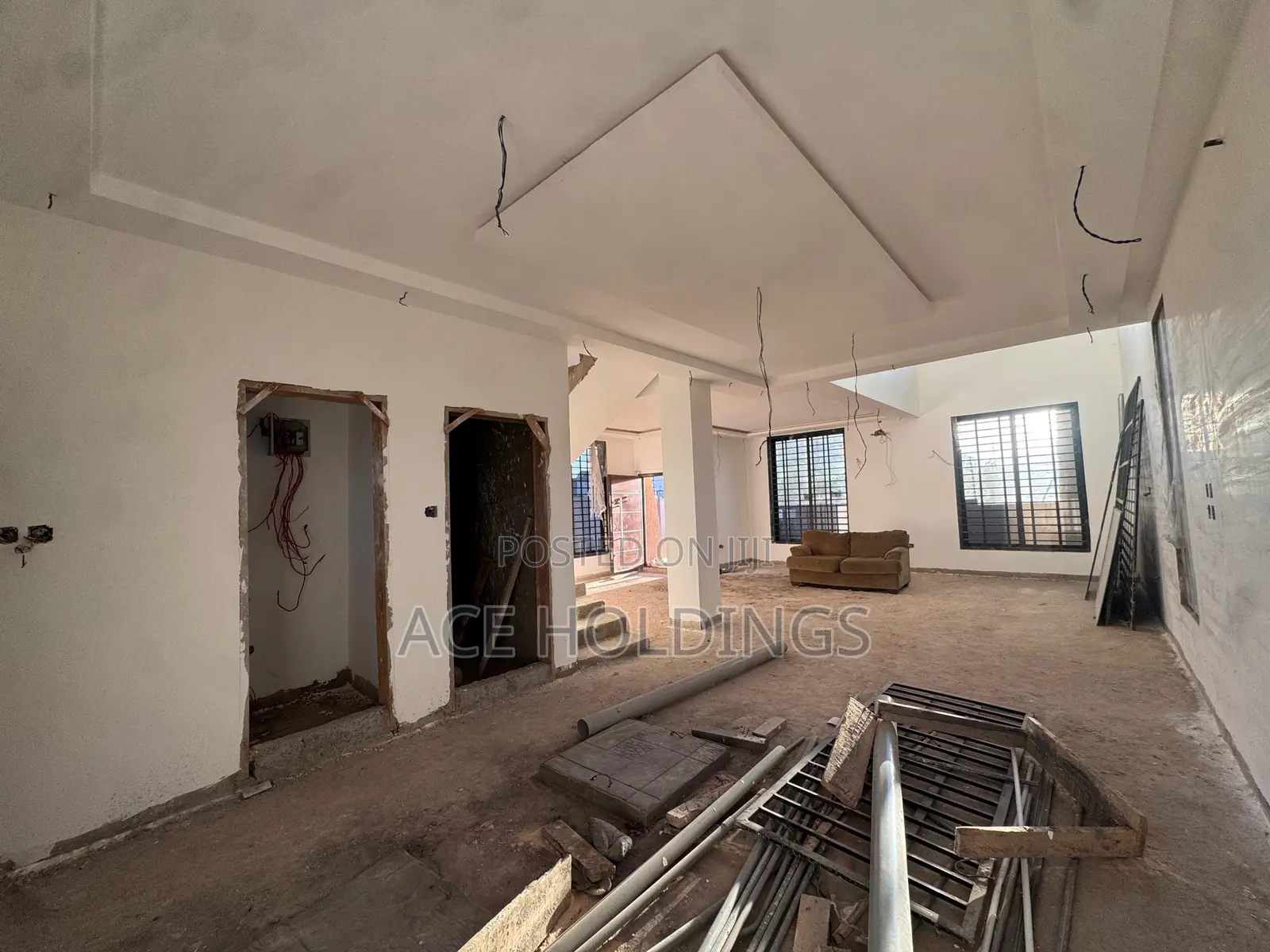 3bdrm House in West Trasacco, School Junction for sale