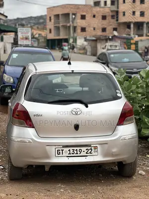 Toyota Vitz 2010 Gray