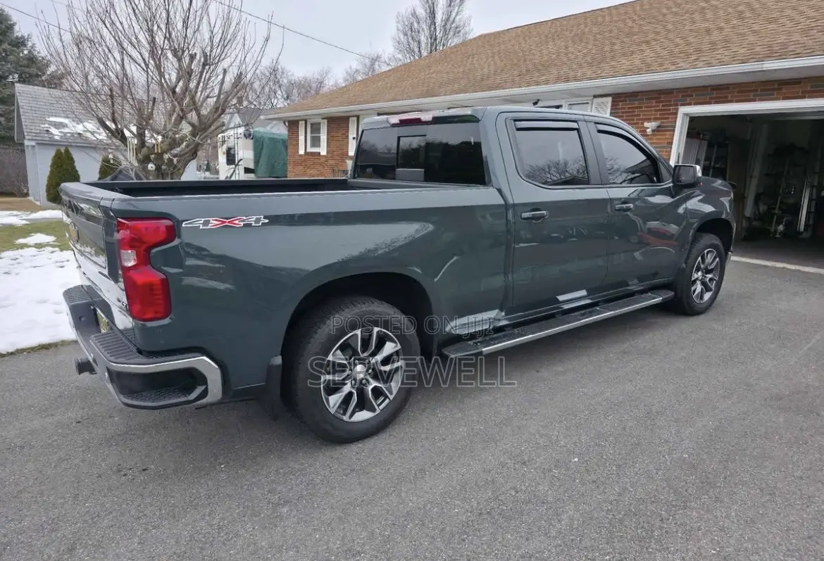 Chevrolet Silverado 1500 2025 Green