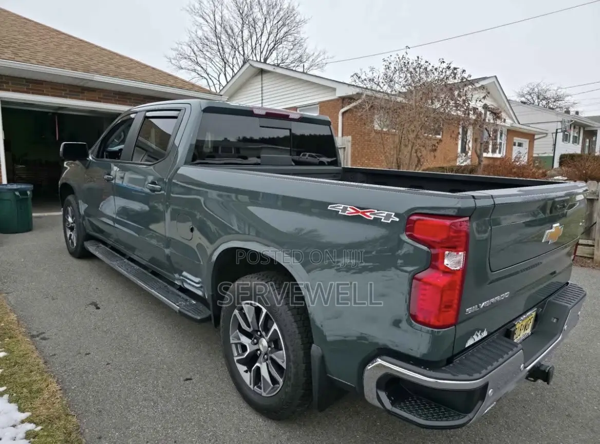 Chevrolet Silverado 1500 2025 Green