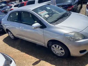 Toyota Belta 2010 Silver