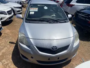 Toyota Belta 2010 Silver