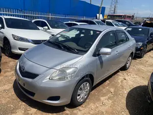 Toyota Belta 2010 Silver