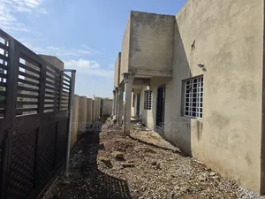 4bdrm Apartment in Fredimens Real, Afigya-Kwabre for sale