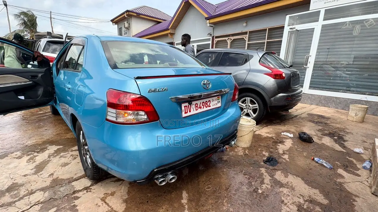 Toyota Belta 2010 Blue