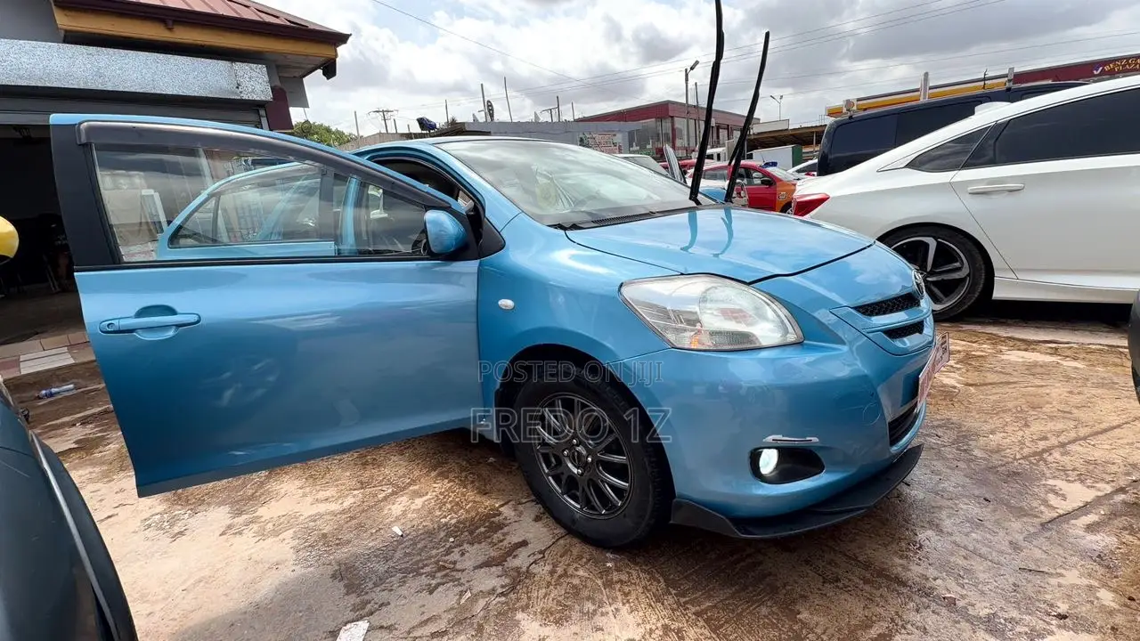 Toyota Belta 2010 Blue