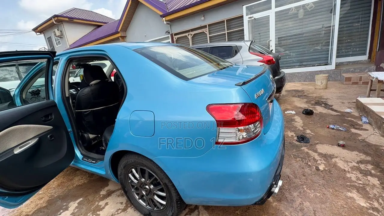 Toyota Belta 2010 Blue
