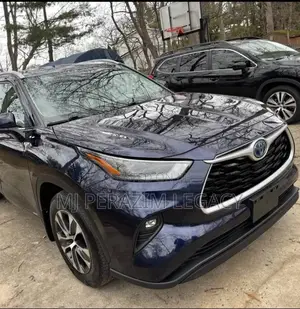 Toyota Highlander XLE 2022 Blue
