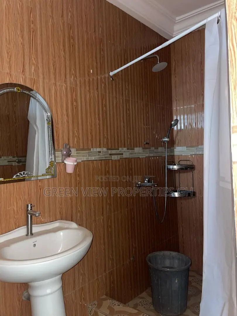 2bdrm Apartment in West Hills Mall Area for rent