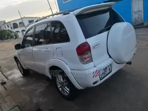 Toyota RAV4 2004 White