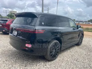 Denza N9 2.0 Hybrid AWD 2025 Black