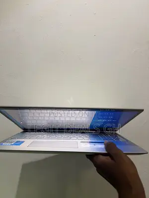 Laptop HP Envy 15-ep0xxx 8GB Intel Core i5 HDD+SSD 256GB