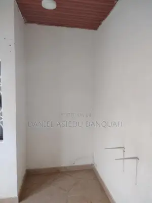 1bdrm House in Executive, Adam Nana for rent