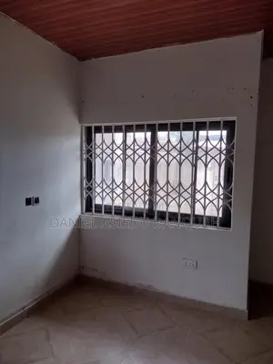 1bdrm House in Executive, Adam Nana for rent