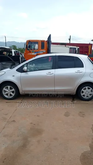 Toyota Vitz 2011 Gray