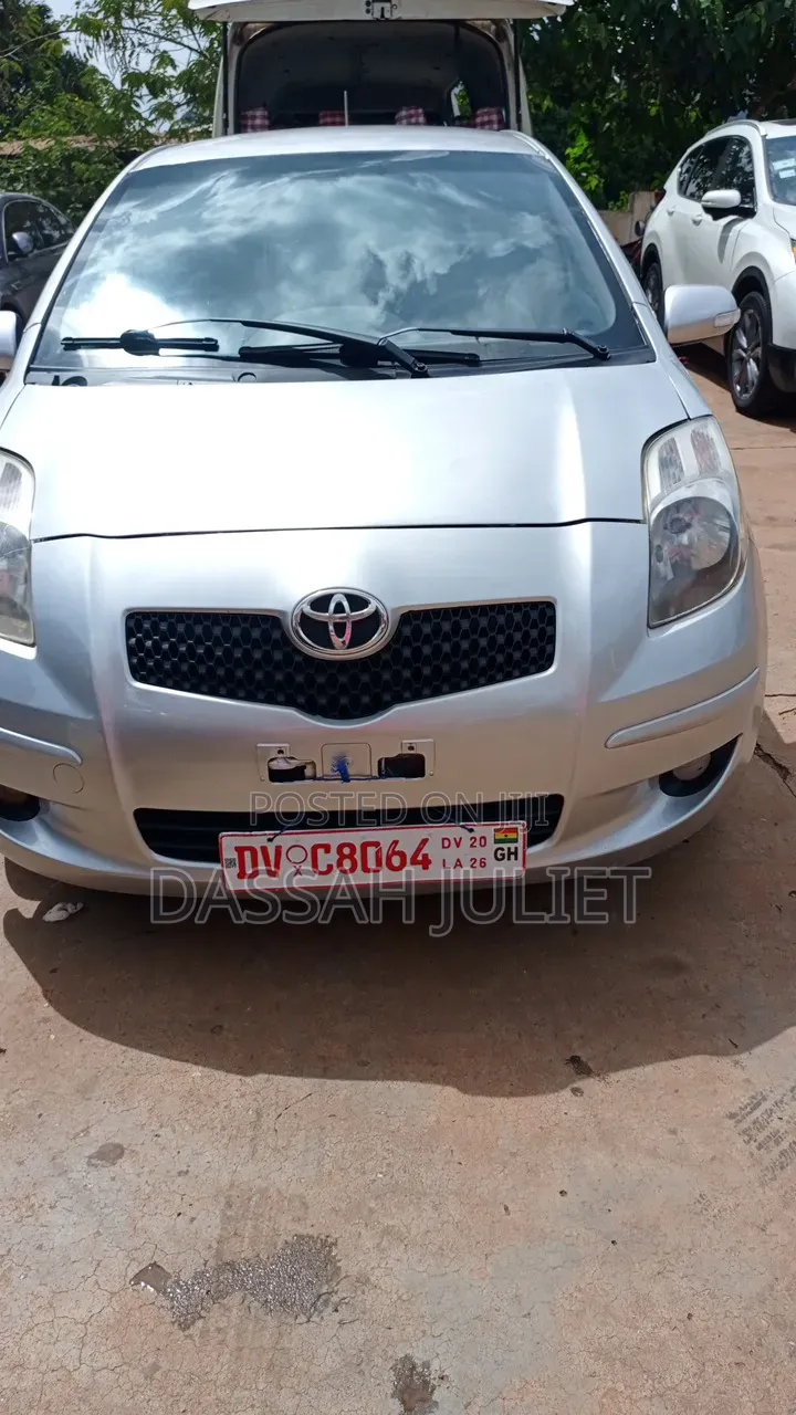 Toyota Vitz 2011 Gray