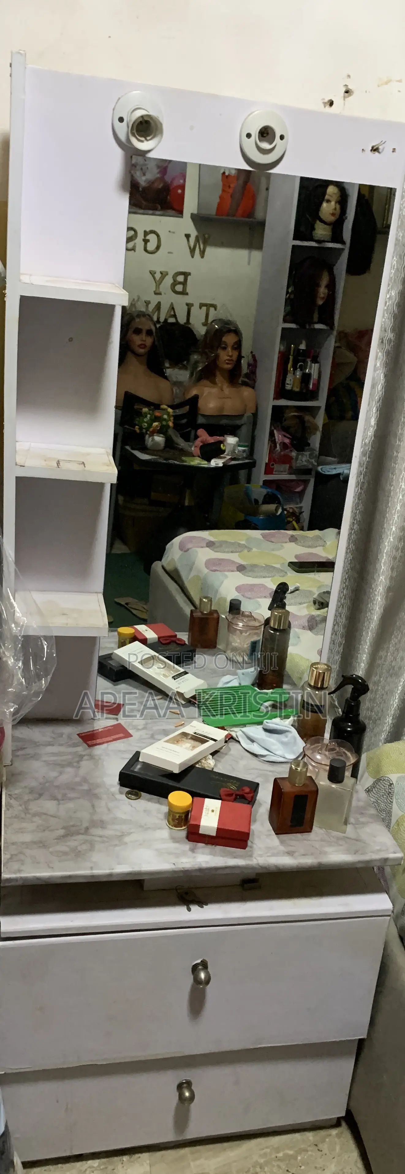 Dresser With Mirror