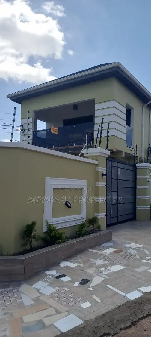 3bdrm House in 3 Junction, Amasaman for sale