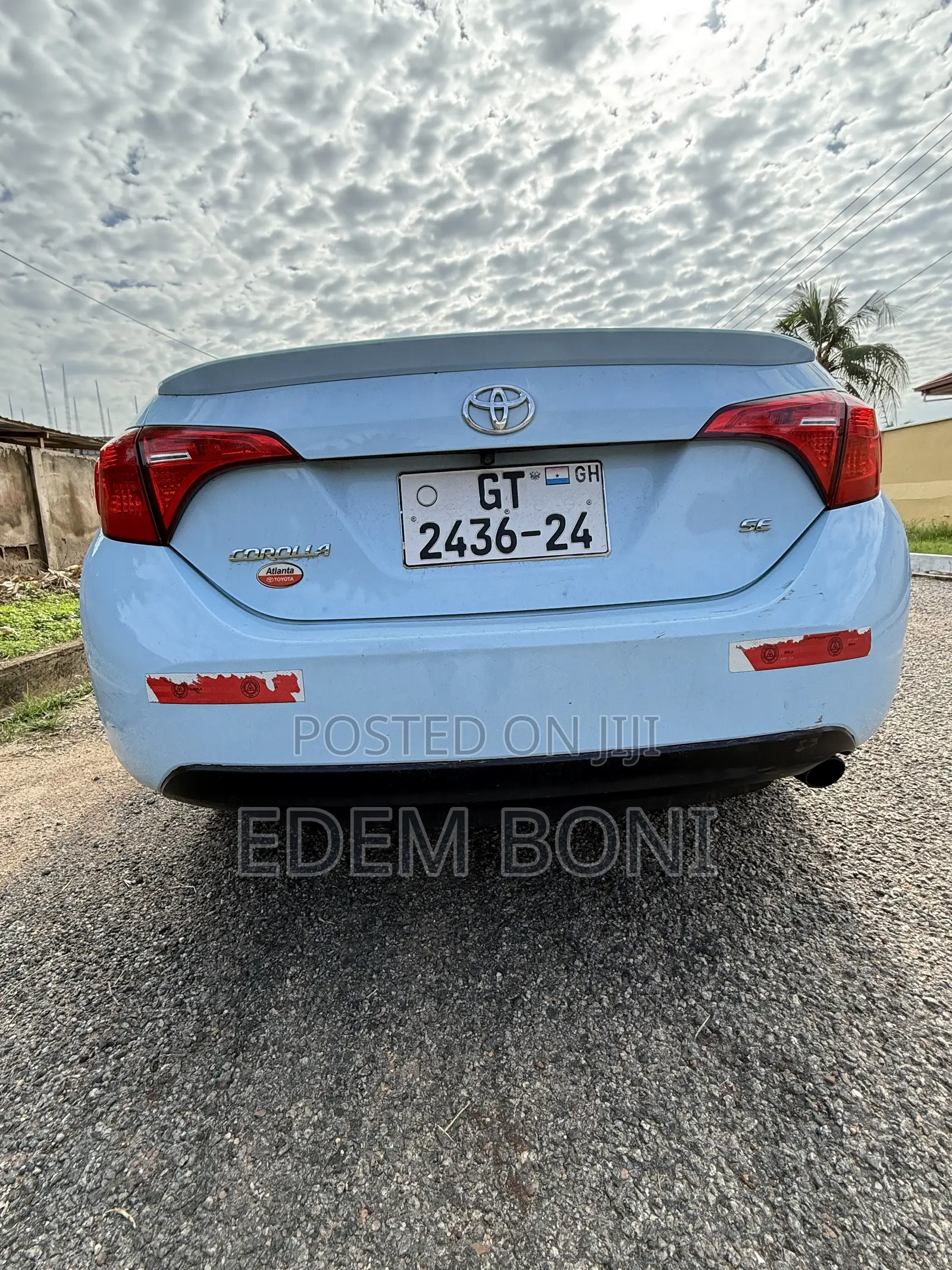 Toyota Corolla LE (1.8L 4cyl 2A) 2018 Blue