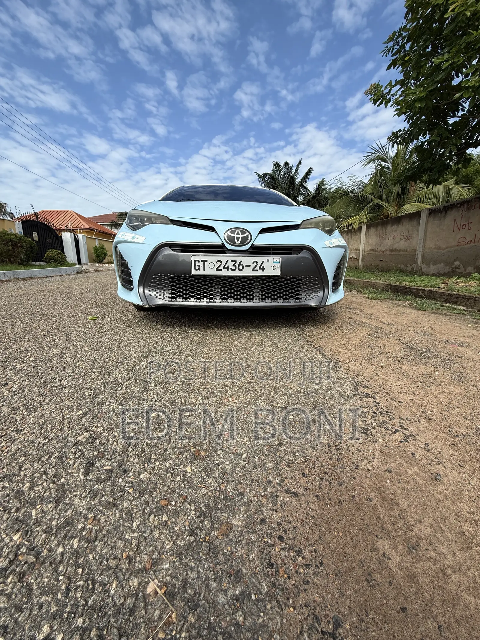 Toyota Corolla LE (1.8L 4cyl 2A) 2018 Blue