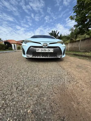 Toyota Corolla LE (1.8L 4cyl 2A) 2018 Blue