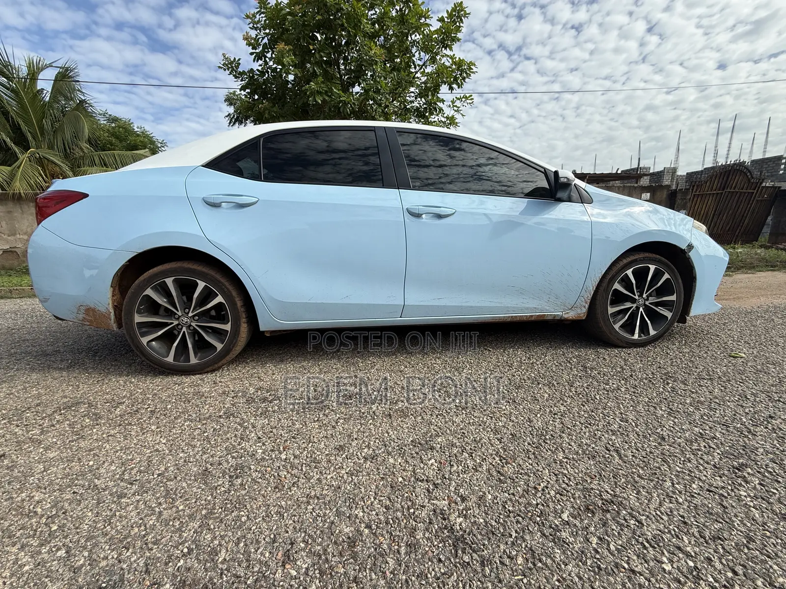 Toyota Corolla LE (1.8L 4cyl 2A) 2018 Blue