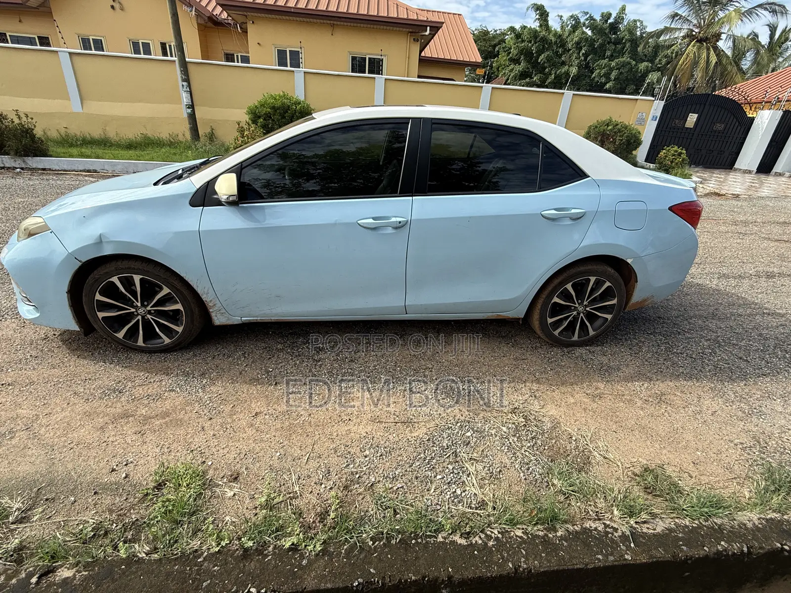 Toyota Corolla LE (1.8L 4cyl 2A) 2018 Blue