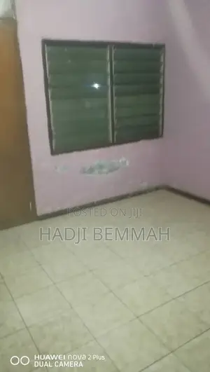 Studio Apartment in Housing Down for rent