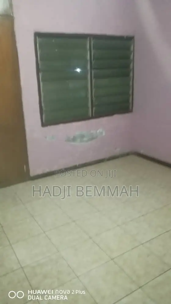 Studio Apartment in Housing Down for rent