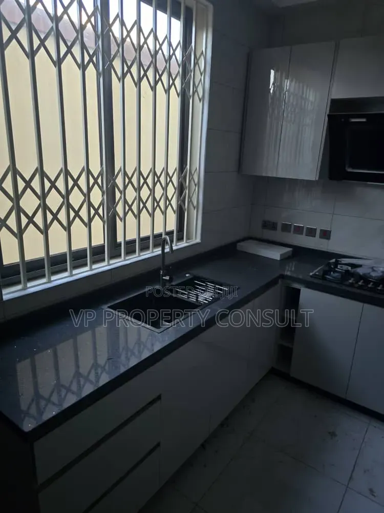 4bdrm House in Oyarifa Mall Area for rent
