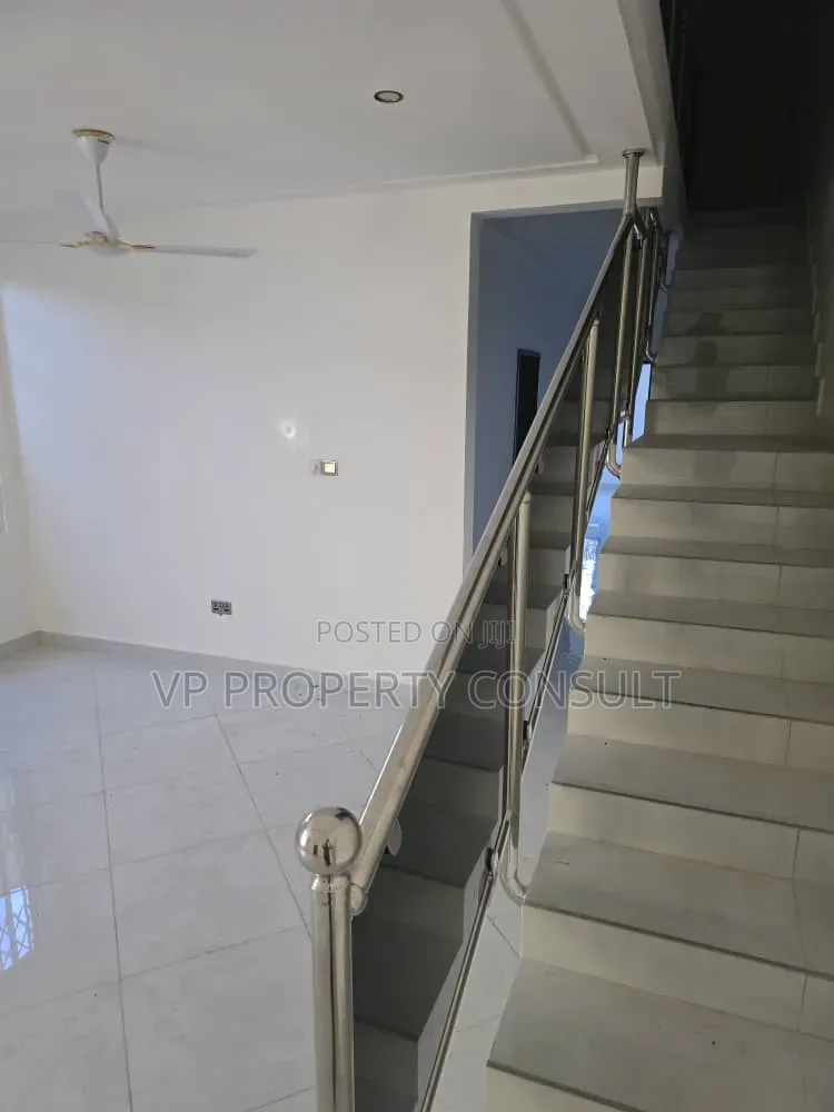 4bdrm House in Oyarifa Mall Area for rent