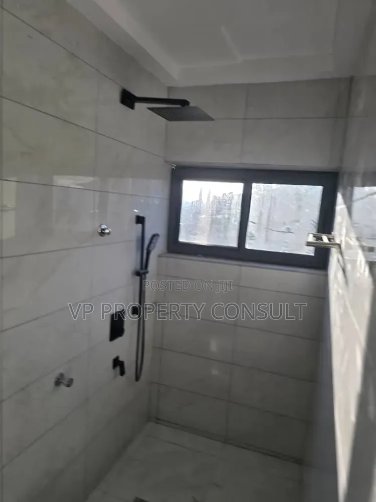 4bdrm House in Oyarifa Mall Area for rent