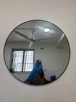 Round Wall Mirror – Black Frame