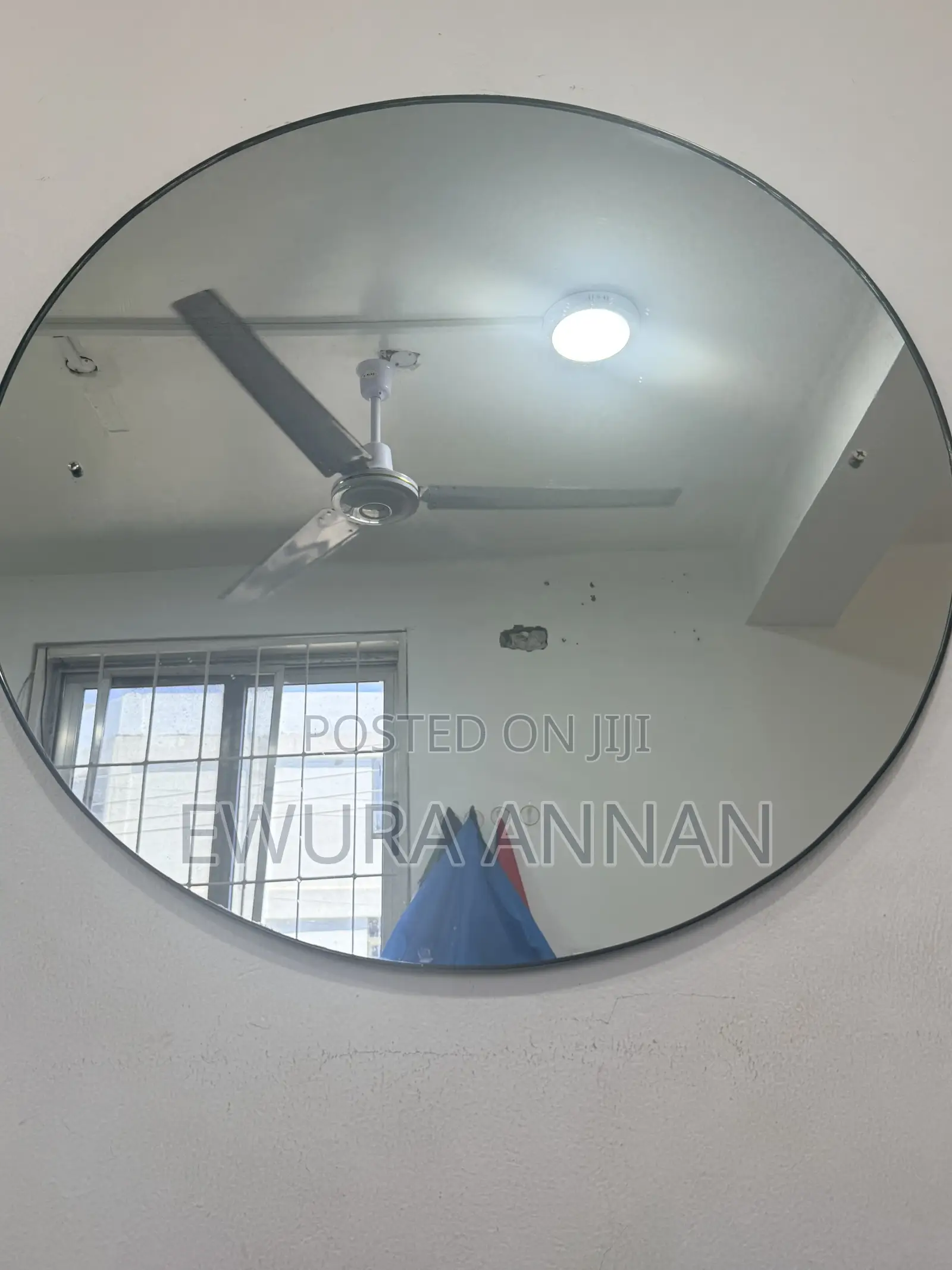 Round Wall Mirror – Black Frame
