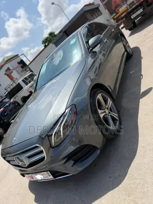 Mercedes-Benz E300 4Matic AWD Sedan (2.0L 4cyl 9A) 2017 Gray
