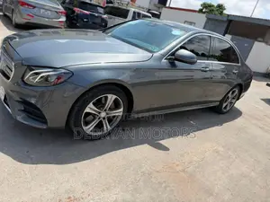 Mercedes-Benz E300 4Matic AWD Sedan (2.0L 4cyl 9A) 2017 Gray