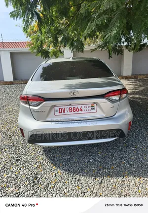 Toyota Corolla LE 2021 Silver