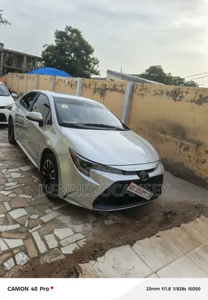 Toyota Corolla LE 2021 Silver