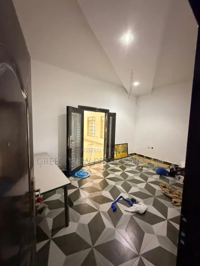 4bdrm House in West Hills Mall Area for rent