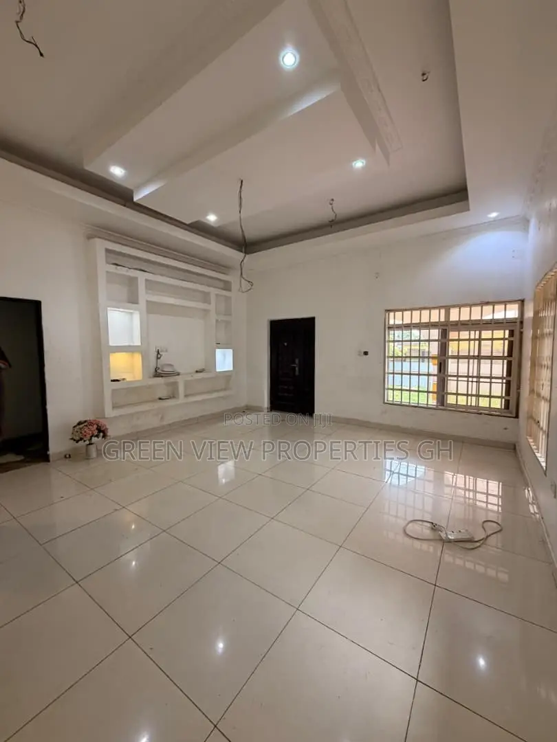 4bdrm House in West Hills Mall Area for rent
