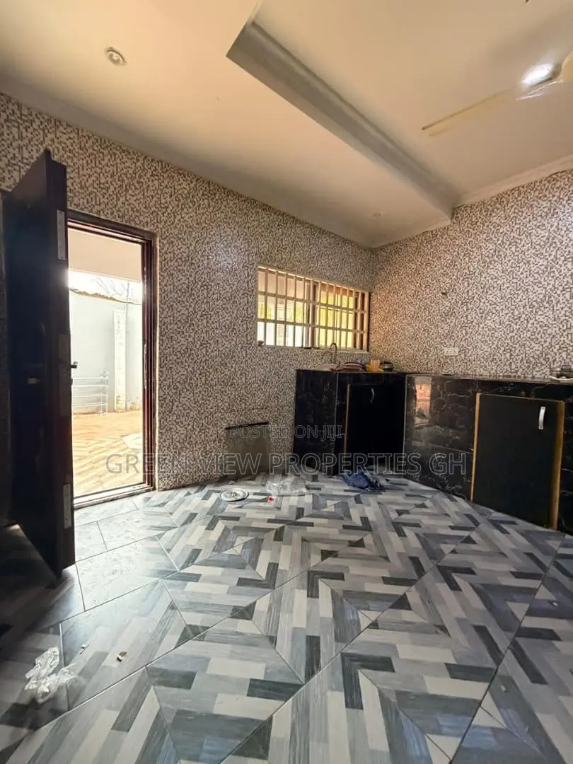4bdrm House in West Hills Mall Area for rent
