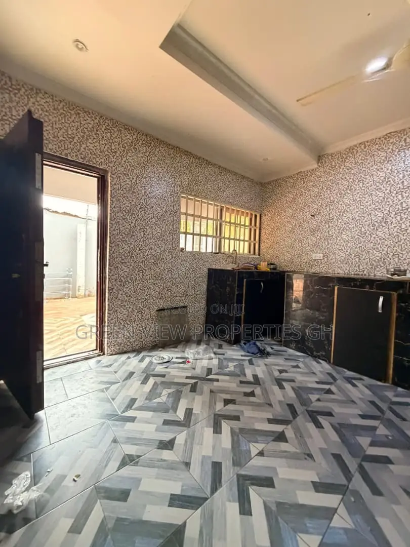 4bdrm House in West Hills Mall Area for rent